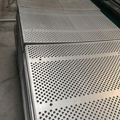 Mikroperforowana siatka metalowa z płytami aluminiowymi i galwanizowaną konstrukcją